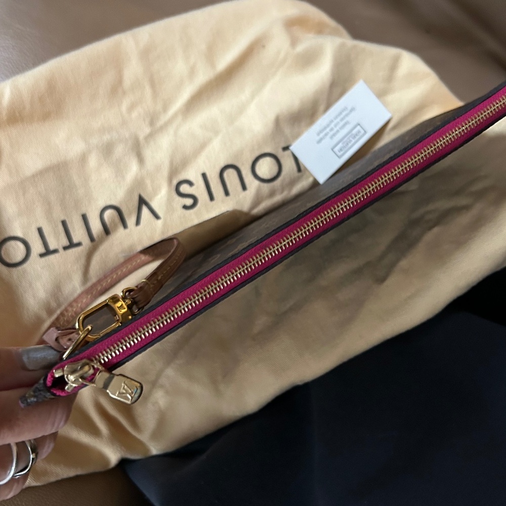 BRAND NEW w/ TAGS  LV GM Pouchette PIVIONE  interior - Picture 11 of 14